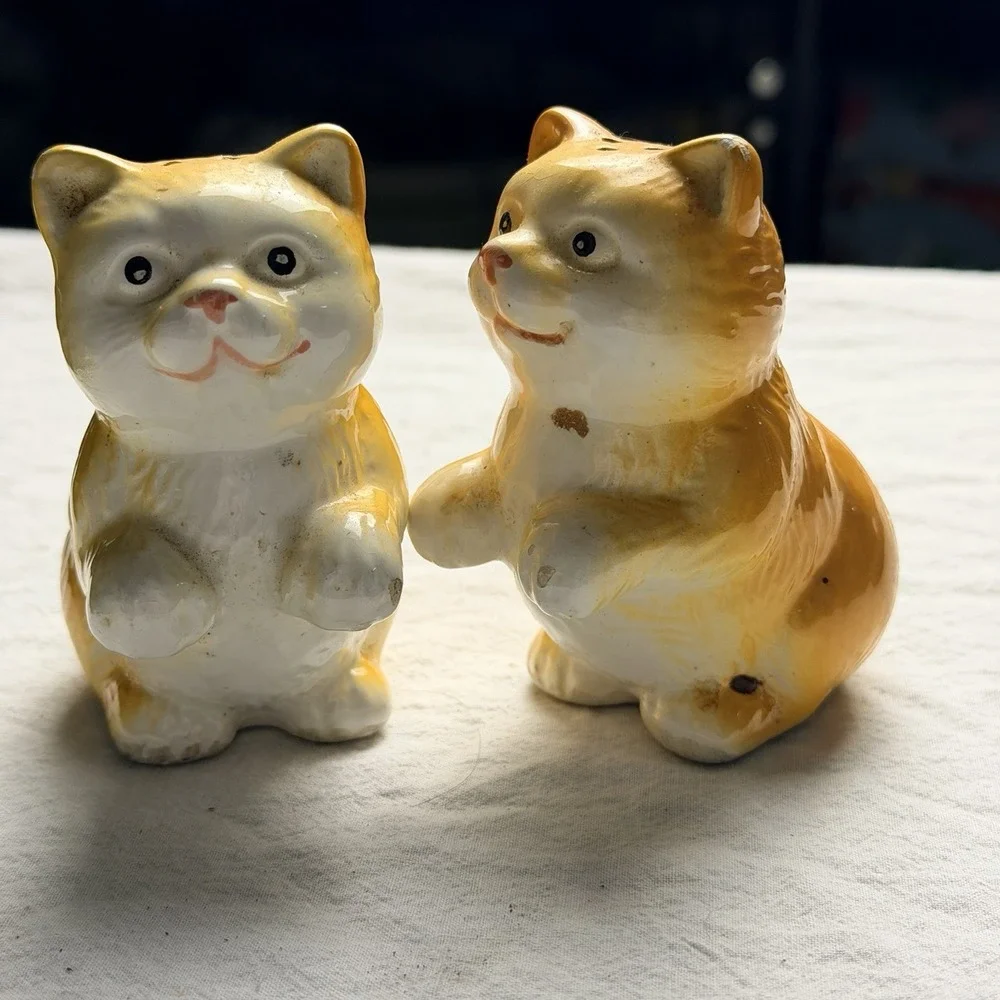 Vintage Ceramic Salt & Pepper Shakers Tabby Cats